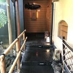 Oonoya - 奥の右側があるカウンターの部屋。いい雰囲気。