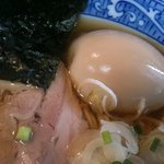 味玉ラーメン　味玉アップ