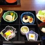 花野 - 花野弁当  １４００円＋１００円で 天婦羅をステーキに変更