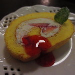 小さな街の食堂 cafe MISTY - イチゴのロールケーキ