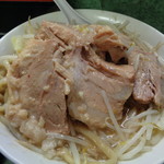 ラーメン二郎 - 豚がジューシーでウマウマ～