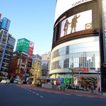 ラーメン二郎 - 東口ユニカビジョン