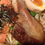 しゃけつけ麺　チャーシューのアップ