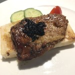 瓷·忆ll瓷文化餐厅 - パンにフォアグラとキャビアのせ