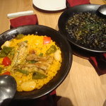 「鶏とうさぎのパエリア」「イカスミのパエリア」