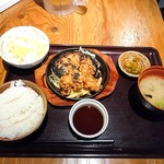 てけてけ - 粗挽きハンバーグ＆やみつき唐揚げ定食