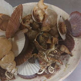 Assorted boiled shellfish