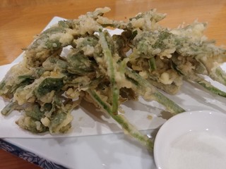 Rokubamme - うど天ぷら　650円　葉っぱだけでしたw茎の部分は酢味噌和えかな？