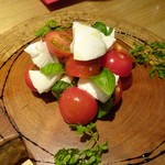 dacotta - 水牛モッツァレラと甘いトマトのカプレーゼ1000円
