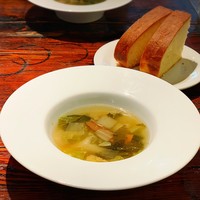 パリアッチョ 丸の内仲通り店 - ランチセットのフォカッチャとスープ