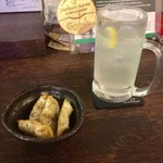 ２４７ - お通し(チーズ餃子)/レモンサワー