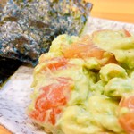 きまぐれ酒場 楽屋 - マグロアボカドタルタル
