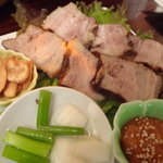 車 - 黒豚チシャ巻き