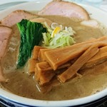 自家製麺 工藤 - 煮干の強烈な香りと酸味がクセになりそう（笑）