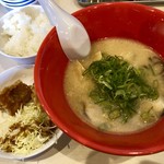 本場博多とんこつラーメン 神 - 料理写真:豚骨ラーメン（はりがね）Aセット