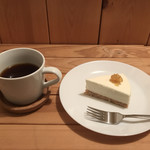スペシャルティコーヒー ジャム コーヒーカウンター - 珈琲とレアチーズケーキ