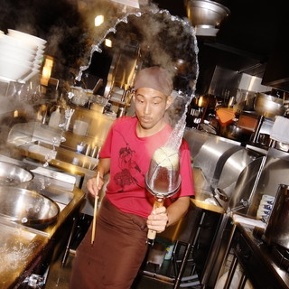 ダイナミックで臨場感のある湯切り！