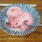 串焼き 巴 - デザートの苺アイス