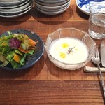 ブリコラージュ ブレッド アンド カンパニー ダイニング・カフェ - サラダとスープつき、この日のスープは新玉ねぎのポタージュスープです。新玉ねぎが存分に味わえたな～＼(^-^)／ 20190417