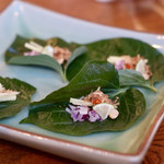 酒とタイ料理 ピッサヌローク - こしょうの葉のスナック（ミャンカム）