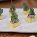 酒とタイ料理 ピッサヌローク - パイナップルの前菜（マーホー）