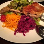 Kamekichi - ハンガリー産鴨モモ肉のコンフィとサラダ仕立て（￥1800）