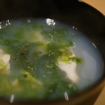 日本料理 晴山 - はまぐりのあおさ椀　山椒と