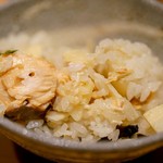 日本料理 晴山 - 桜鱒の炊き込みご飯　アップで