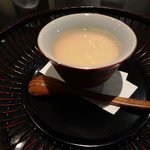 日本料理 晴山 - デザートはクリームチーズの林檎ソースソース。