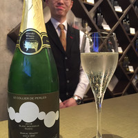 プレスキル - スパークリングワイン
                    コリエドゥベルル ブランムスー（¥500）
                    安藤さんと