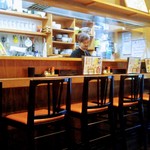 炭火やきとり 信 - カウンター席