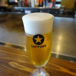 鉄板バル かたつむり - 生サッポロ黒