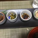 かたつむり - あゆの熟鮓、片栗の酢漬け、わさび菜、つくし