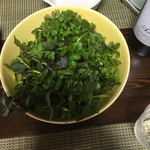 かたつむり - 天然クレソンとセリ