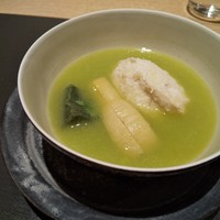 GINZA KUKI - 筍とタイとホタテのしんじょ、うすい豆の汁で