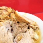 ラーメン二郎 - 豚の厚み