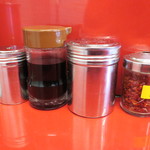 ラーメン二郎 - 卓上調味料