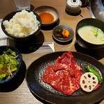 炭火焼肉 莉心 - おすすめランチ(みすじ)¥1,000