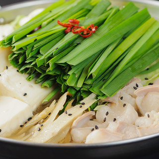 Motsu-nabe (Offal hotpot) for adults that takes advantage of the natural flavors of the ingredients