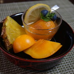かたつむり - ビワのコンポート、国産パイナップル、ポンターレ、宮崎マンゴー