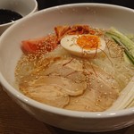 焼肉ダイニング 肉の方程式 - 冷麺750円