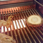焼肉ダイニング 肉の方程式 - 網の上の椎茸