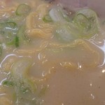 Ramen Yasan Kuruma - 麺は中太縮れ系