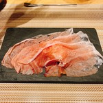 SUGALABO - こだわりのペルシュー。"一枚ずつ重ねずに食べてください"との事です。さすが、口の中で溶けていきます。