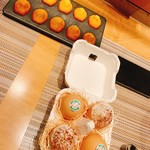 SUGALABO - こだわりの卵とマドレーヌ。マドレーヌは焼きたてを一ついただき、後は持ち帰り。トースターで温めて食べても良い香りがしてとても美味しかったです