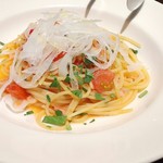 マーノ エ マーノ - 桜えびとプチトマトのパスタサラダ