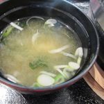 呉さんのビビンバ - スープではなく味噌汁が付く