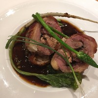 メランジェ - 岩手産のホロホロ鳥のフォアグラ包み焼き　トリュフ風味のソース