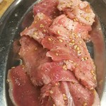大衆焼肉ホルモン もつりき - 生タン  590円 色々タンの部位