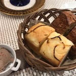 ビストロ ダイア - フォカッチャとバケット リエット添え